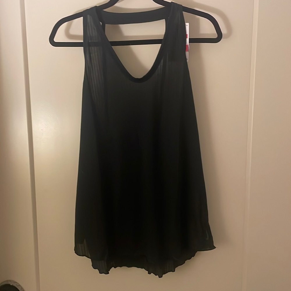 Nike black yoga tank top size Large flowy with open back NWT